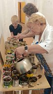 В КЦСОН прошел мастер-класс по изготовлению окопных свечей