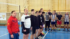 Спортивный турнир по мужскому волейболу начался в Большом Карае