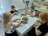 Дети приняли участие в патриотической акции для бойцов СВО