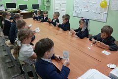 Дети подготовили подарки для пожилых людей