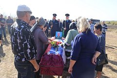Жители поселка Красноармейский простились с бойцом СВО