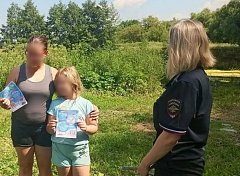 Общественница и полицейские проводят рейды в рамках акции «Каникулы с Общественным советом»