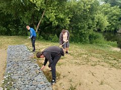 Кадровый центр помогает подросткам трудоустроиться в летний период