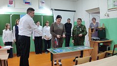 В школе села Мордовский Карай открыта мемориальная «Парта героя»
