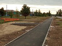 В Романовке продолжается строительство тротуаров