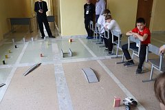 Команды соревновались в управлении роботом и игре в русские шашки