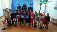 Ребята из ЮДП посетили детский сад «Колокольчик»