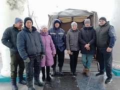 Жители Романовки шьют валики для раненых бойцов