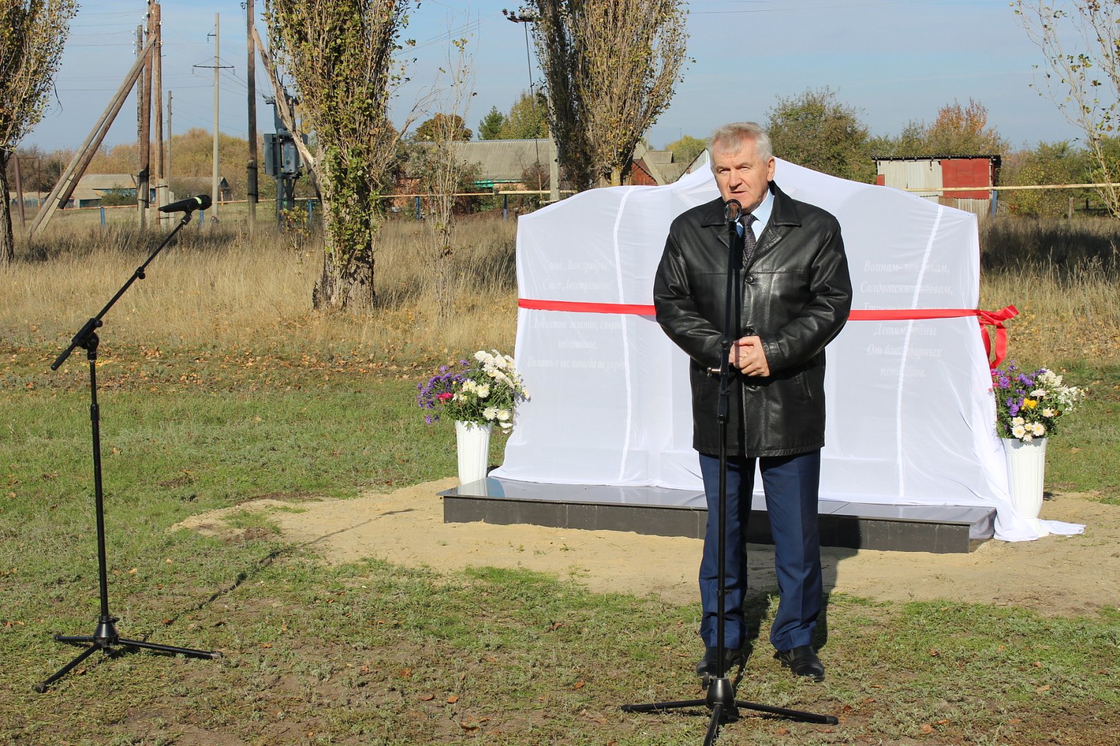 Поселок красноармейский. Памятник воинам землякам Пестравка.