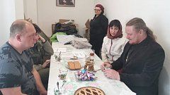 Жители района продолжают оказывать помощь бойцам