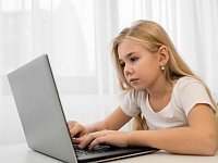 О чем может говорить поведение ребенка в сети