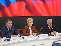 Депутаты обсудили с губернатором меры по повышению уровня жизни жителей региона