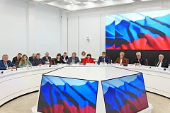 Депутаты обсудили с губернатором меры по повышению уровня жизни жителей региона