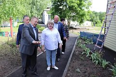 Панков: Проект Володина создает лучшие условия для детей в школах и детсадах Романовского района