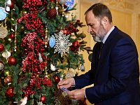 Полномочный представитель Президента Российской Федерации Игорь Комаров принял участие в акции «Елка желаний-2025»