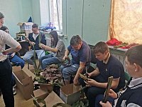 Романовские школьники помогают делать маскировочные сети