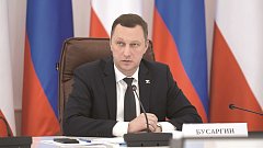 Губернатор поручил в короткие сроки устранить перебои с вывозом мусора