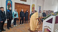 Защитники Отечества торжественно вступают в строй