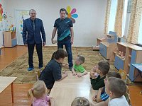 Воспитанники «Точки роста» Романовской СОШ побывали в детском саду «Колокольчик»