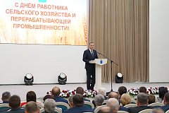 Губернатор Роман Бусаргин наградил лучших аграриев региона