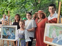 Художник и преподаватель ДШИ провела мастер-классы 