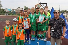 В Романовке школьники и ветераны спорта спортивными состязаниями отметили День физкультурника