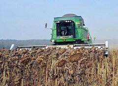 На полях района продолжается работа