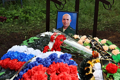 Жители Большого Карая простились с бойцом СВО